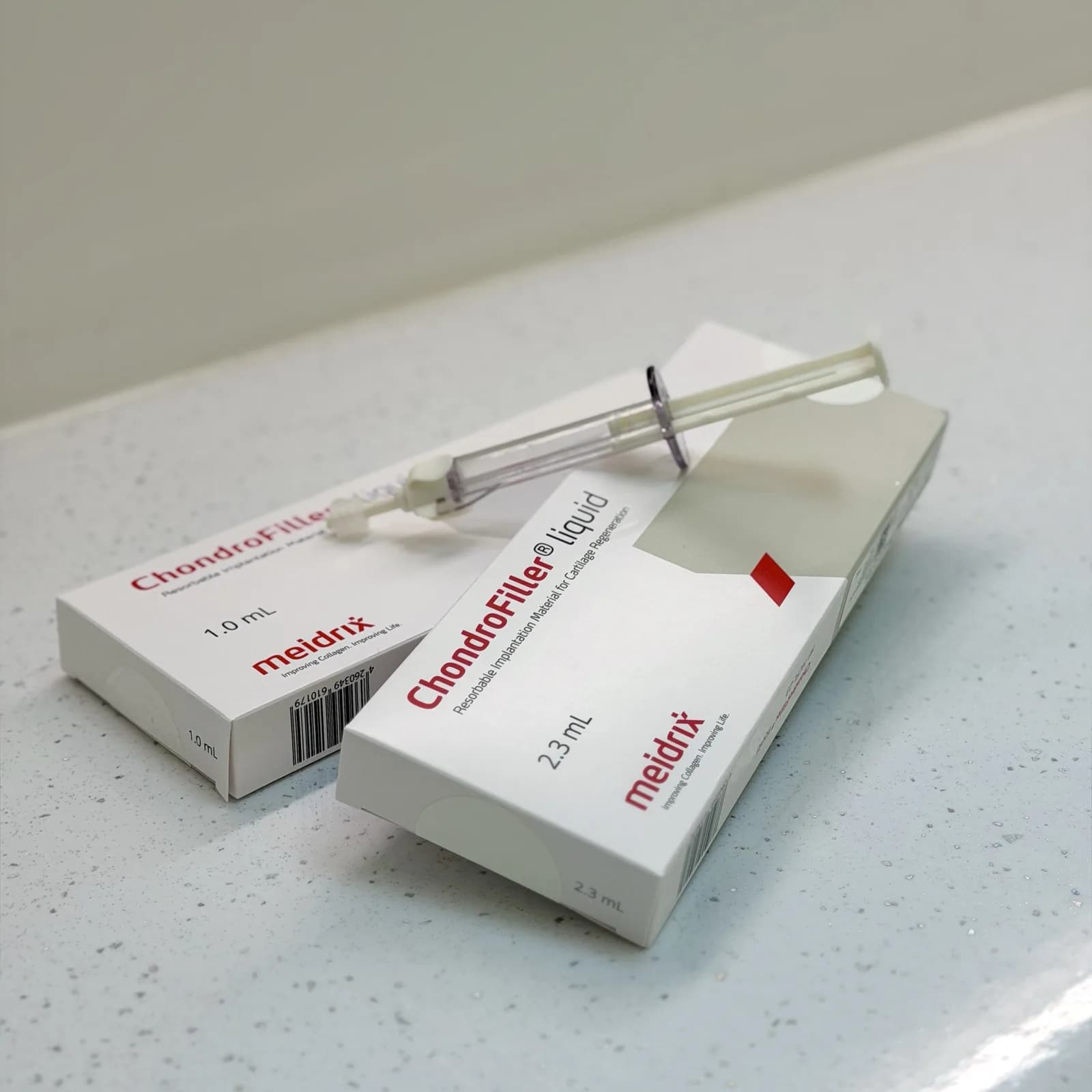 ChondroFiller liquid product packs and dual-chamber syringe
